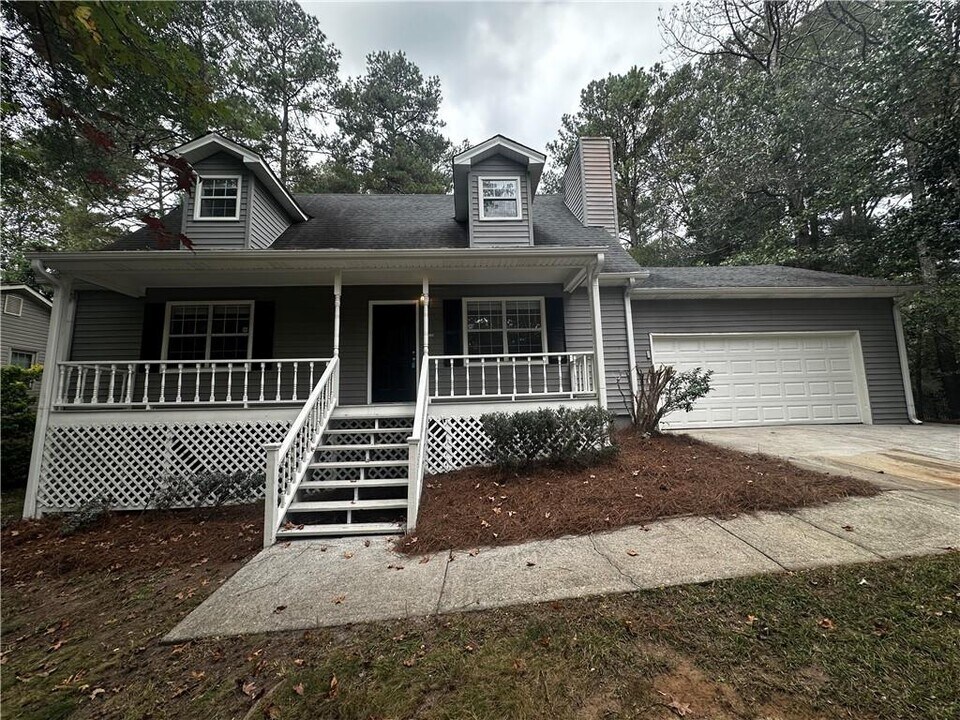 2536 Country Lake Cir in Powder Springs, GA - Building Photo