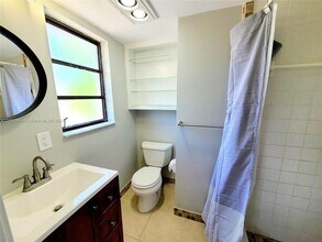 511 SW 15th St-Unit -B in Fort Lauderdale, FL - Building Photo - Building Photo