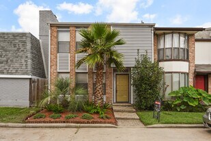 1911 Bittercreek Dr in Houston, TX - Building Photo