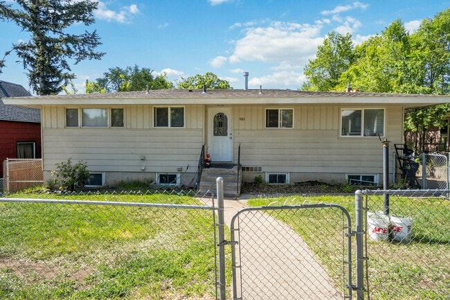 property at 910 E Rockwell Ave