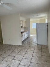 7094 CR 213 in Wildwood, FL - Foto de edificio - Building Photo