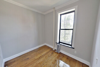 212 E 105th St in New York, NY - Building Photo - Building Photo