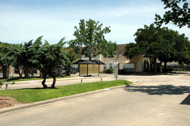 Bellfort Place Townhomes in Houston, TX - Building Photo - Building Photo