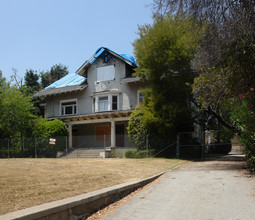 401 E Washington Blvd in Pasadena, CA - Building Photo - Building Photo