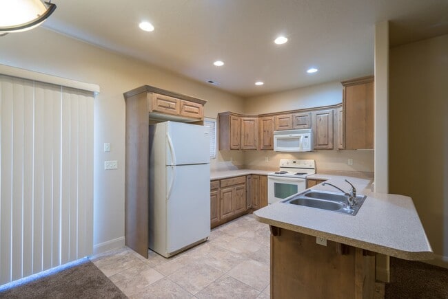 484 N 2480 W in Hurricane, UT - Foto de edificio - Building Photo