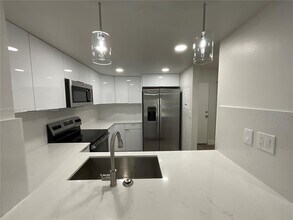 11281 SW 88th St in Miami, FL - Building Photo - Building Photo
