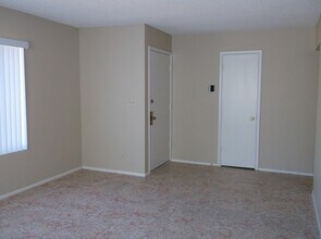 7245 Great Oak Ave in Las Vegas, NV - Building Photo - Building Photo