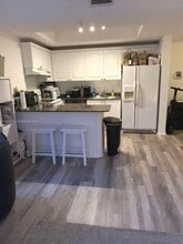 3500 Coral Way, Unit 414 in Coral Gables, FL - Foto de edificio - Building Photo