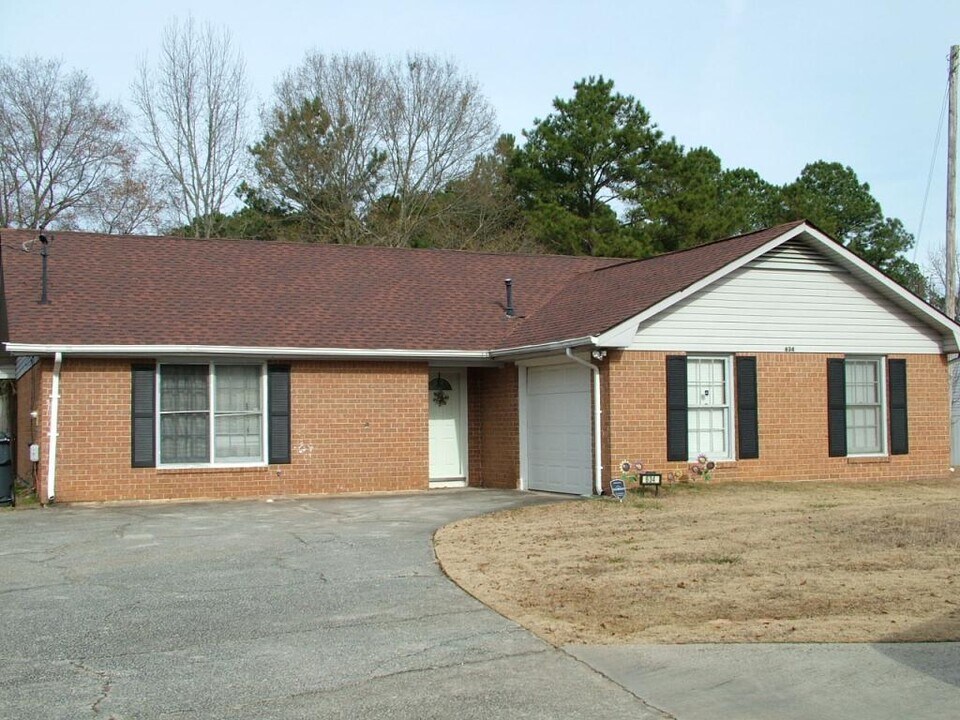 634 S Jeff Davis Dr in Fayetteville, GA - Building Photo