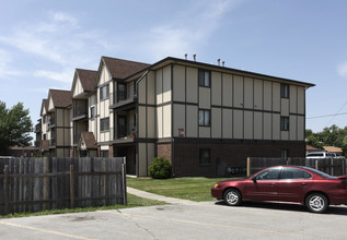 Cheever Pointe Apartments in Lincoln, NE - Foto de edificio - Building Photo