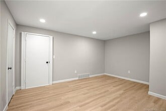 106 River Rd in Shelton, CT - Building Photo - Building Photo