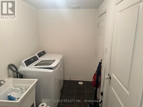 23 Prince William Blvd in Bowmanville, ON - Building Photo - Building Photo