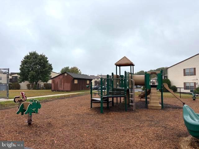 27 Pickwick Pl in Washington Township, NJ - Building Photo