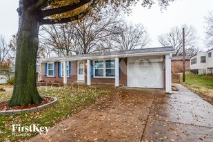 1432 Glenmeade Dr in Maryland Heights, MO - Building Photo