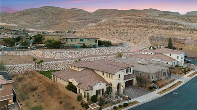 81 Carolina Cherry Dr in Las Vegas, NV - Foto de edificio - Building Photo