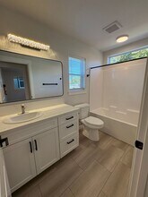 1172 Woodrow Ln in Medford, OR - Building Photo - Building Photo