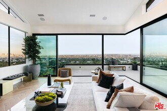 7866 Fareholm Dr in Los Angeles, CA - Building Photo - Building Photo