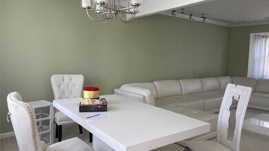 139 Cold Spring Rd in Syosset, NY - Building Photo - Building Photo