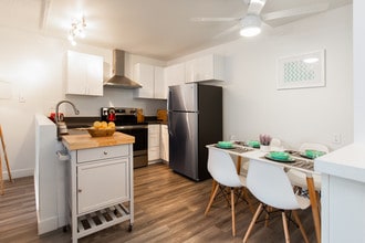 Metro Apartments in San Leandro, CA - Building Photo - Building Photo