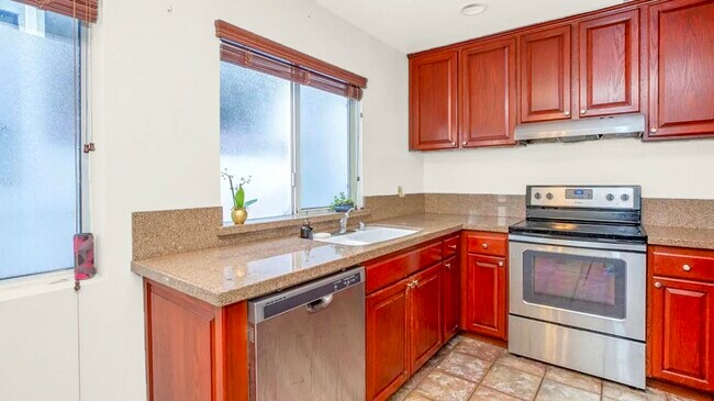 4558 Willis Ave, Unit 109 in Sherman Oaks, CA - Building Photo - Building Photo