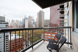 401 E 34th St in New York, NY - Building Photo - Building Photo