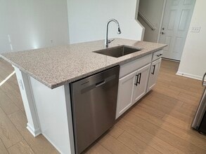 5894 Butterfield Ct in Bettendorf, IA - Foto de edificio - Building Photo