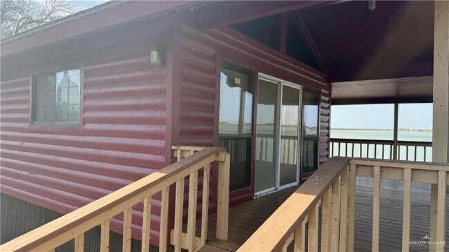 25 Lago Vista Dr in Edcouch, TX - Building Photo - Building Photo