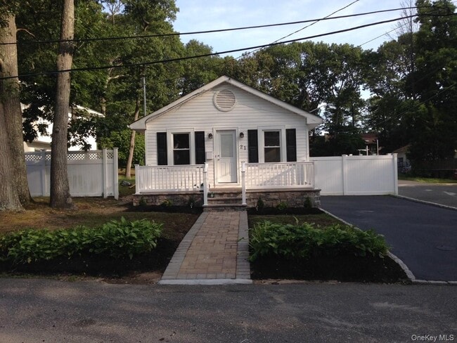 property at 21 Kingdom Ct