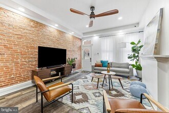 737 Dolphin St in Baltimore, MD - Building Photo - Building Photo