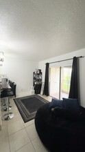 6041 10th Ave N in Greenacres, FL - Building Photo - Building Photo