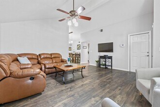 5264 W Fremont Ave in Fresno, CA - Building Photo - Building Photo