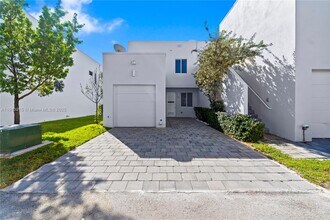 10441 NW 66th St in Doral, FL - Building Photo - Building Photo