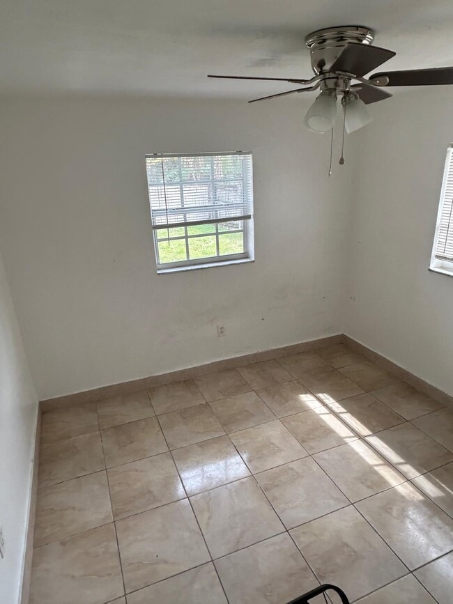 1907 SW 99th Ter in Miramar, FL - Building Photo - Building Photo