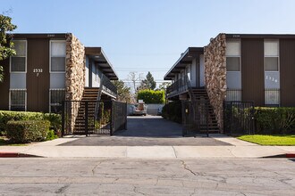 2332 Ontario N St, Unit G in Burbank, CA - Building Photo - Building Photo