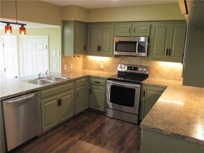 215 Monkey Rd in Elgin, TX - Building Photo - Building Photo