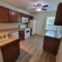 11649 Chimney Rock Rd in Houston, TX - Building Photo