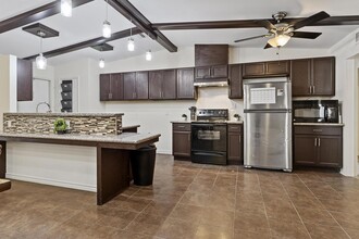 8407 Deer Haven Dr in San Antonio, TX - Foto de edificio - Building Photo