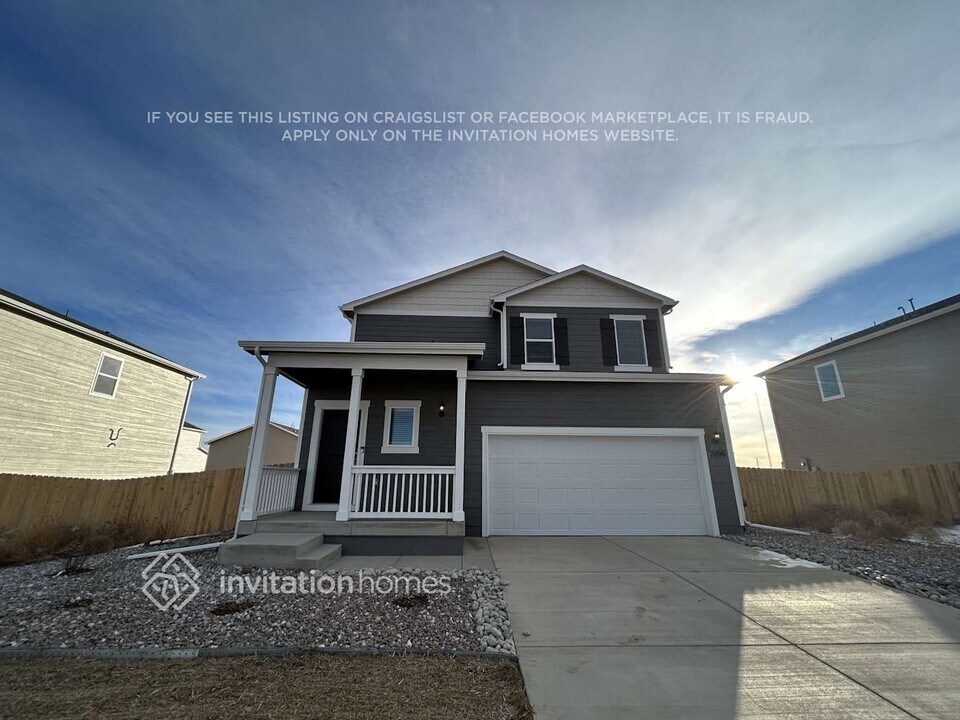 7406 Green River Ave in Frederick, CO - Foto de edificio