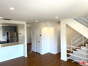 1083 1/2 W Kensington Rd in Los Angeles, CA - Building Photo - Building Photo