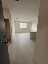 909 E 24th St in Hialeah, FL - Building Photo - Building Photo