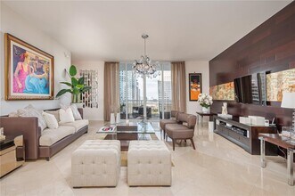 901 Brickell Key Blvd in Miami, FL - Building Photo - Building Photo