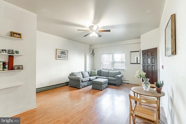 property at 935 E Passyunk Ave