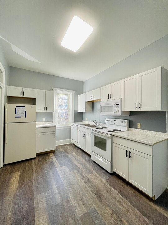 33 Linden Ave, Unit 2nd Fl in Red Lion, PA - Building Photo