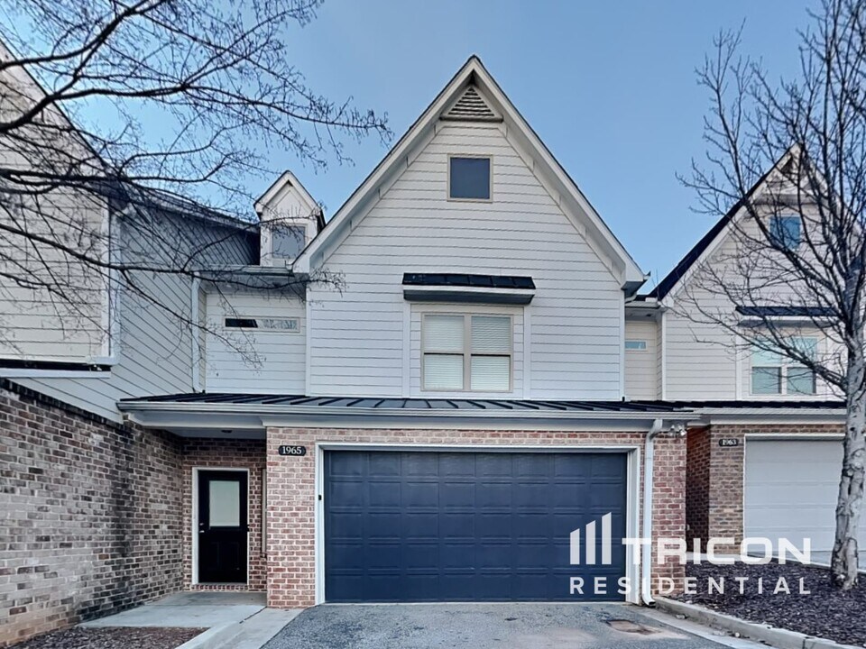 1965 Newfort Dr in Atlanta, GA - Building Photo