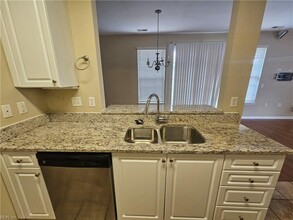 1061 Gamston Ln in Virginia Beach, VA - Foto de edificio - Building Photo