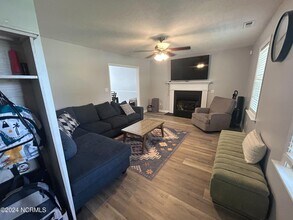 230 Dartmoor Trail in Jacksonville, NC - Building Photo - Building Photo