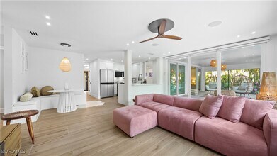 4712 Mi Casa Ct in Ft. Myers, FL - Building Photo - Building Photo
