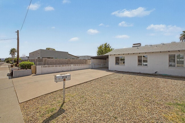 2534 N 28th St in Phoenix, AZ - Building Photo - Building Photo