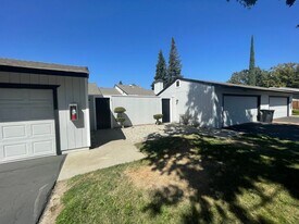 3400 Kingswood Dr in Modesto, CA - Building Photo