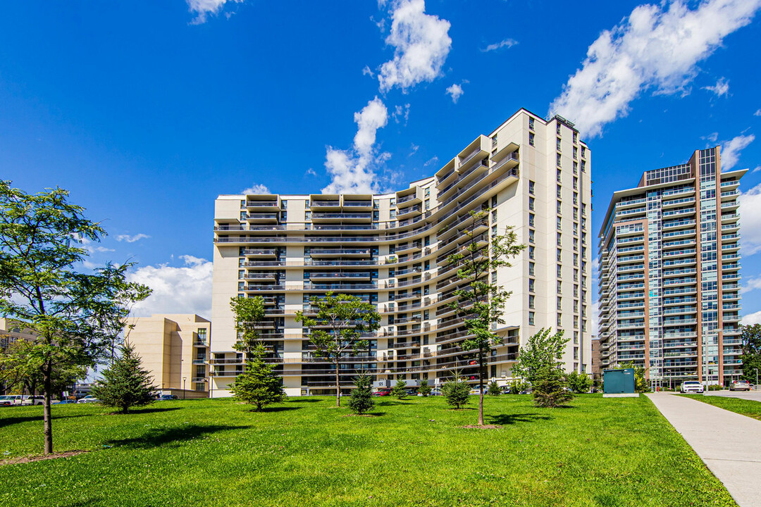 Poplar Grove in Toronto, ON - Building Photo